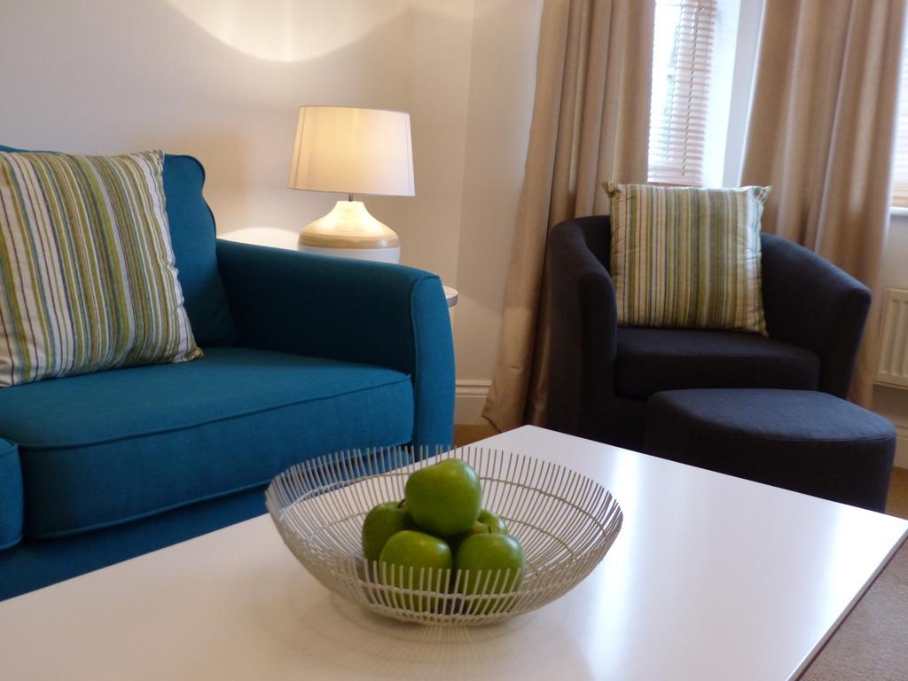 St Raphael House, City Centre Charming Apartments Basingstoke Exteriör bild