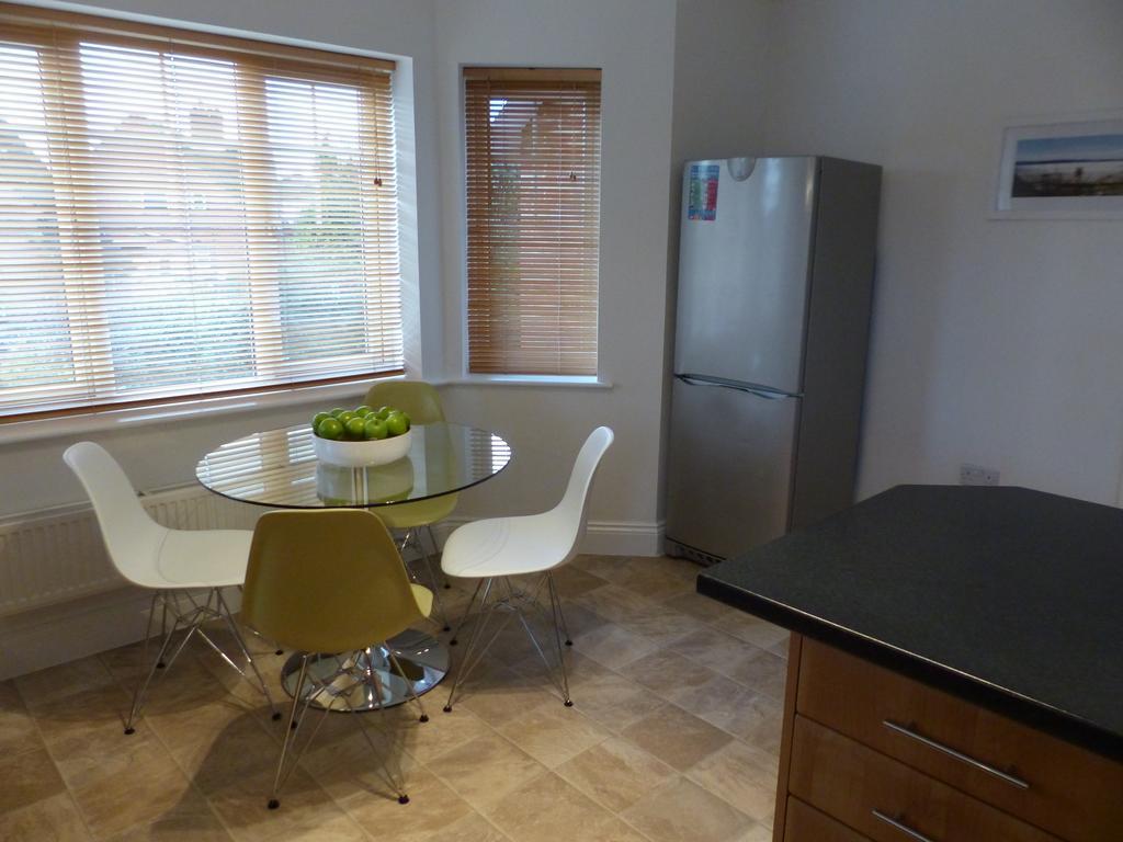 St Raphael House, City Centre Charming Apartments Basingstoke Exteriör bild