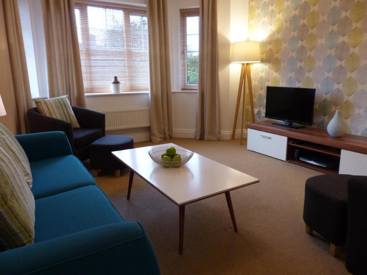 St Raphael House, City Centre Charming Apartments Basingstoke Exteriör bild